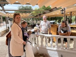 Ollin, Manin ja lasten kanssa - With Olli, Mani, and the children