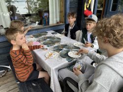 PIkkuserkut Leon, Ruut, Luka, Liam ja Leo - Cousins Leon, Ruut, Luka, Liam, and Leo